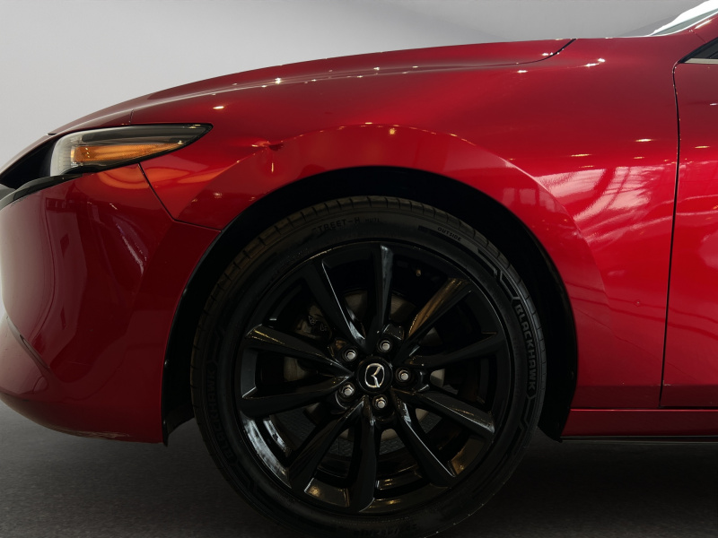 Mazda Mazda 3 5 pts. HB Signature, 2.5T, TA, piel, s. Bose, RA-18, 4x4 2023